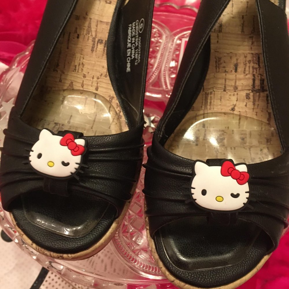 ADORABLE leather cork style wedges with cute hello kitty details! - Picture 3 of 10